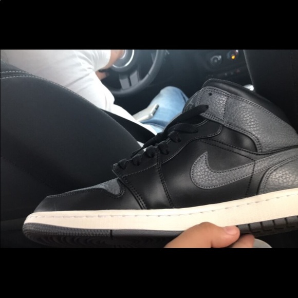 Jordan 1 mid black and dark grey - Picture 3 of 8